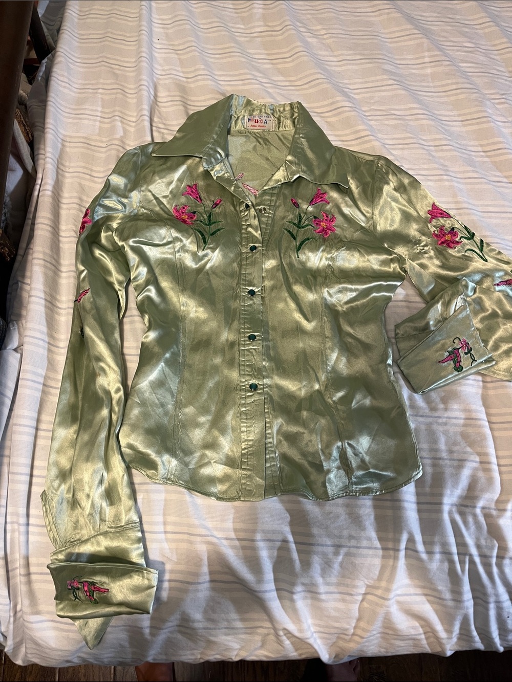 Vintage RodeoSatin Embroidered Pearl snap-Shirt in Light Green